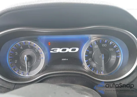 2023 Chrysler 300 Touring z USA, uszkodzony, nr VIN 2C3CCAAG6PH537925